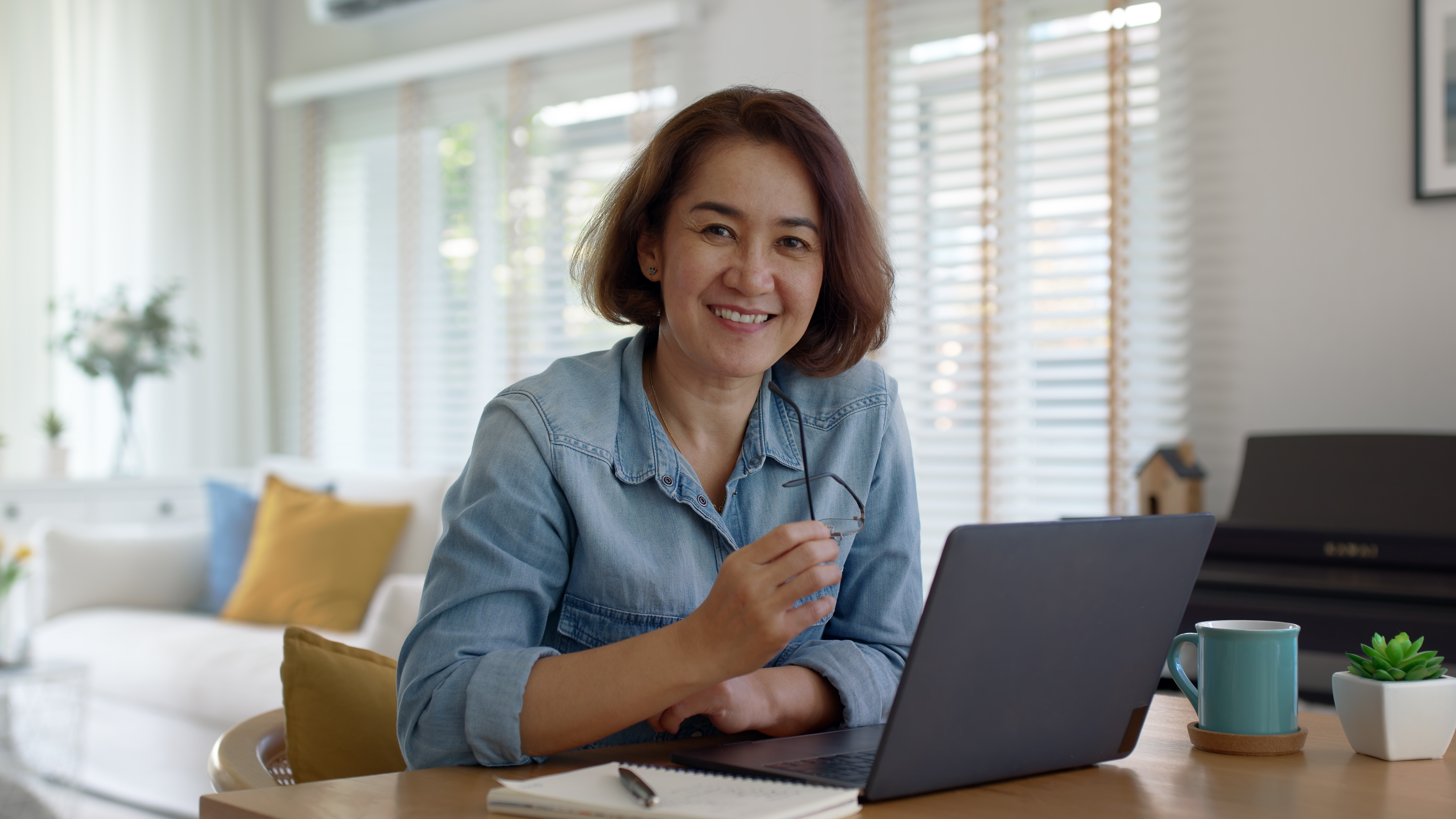 a female expert in finance using her laptop